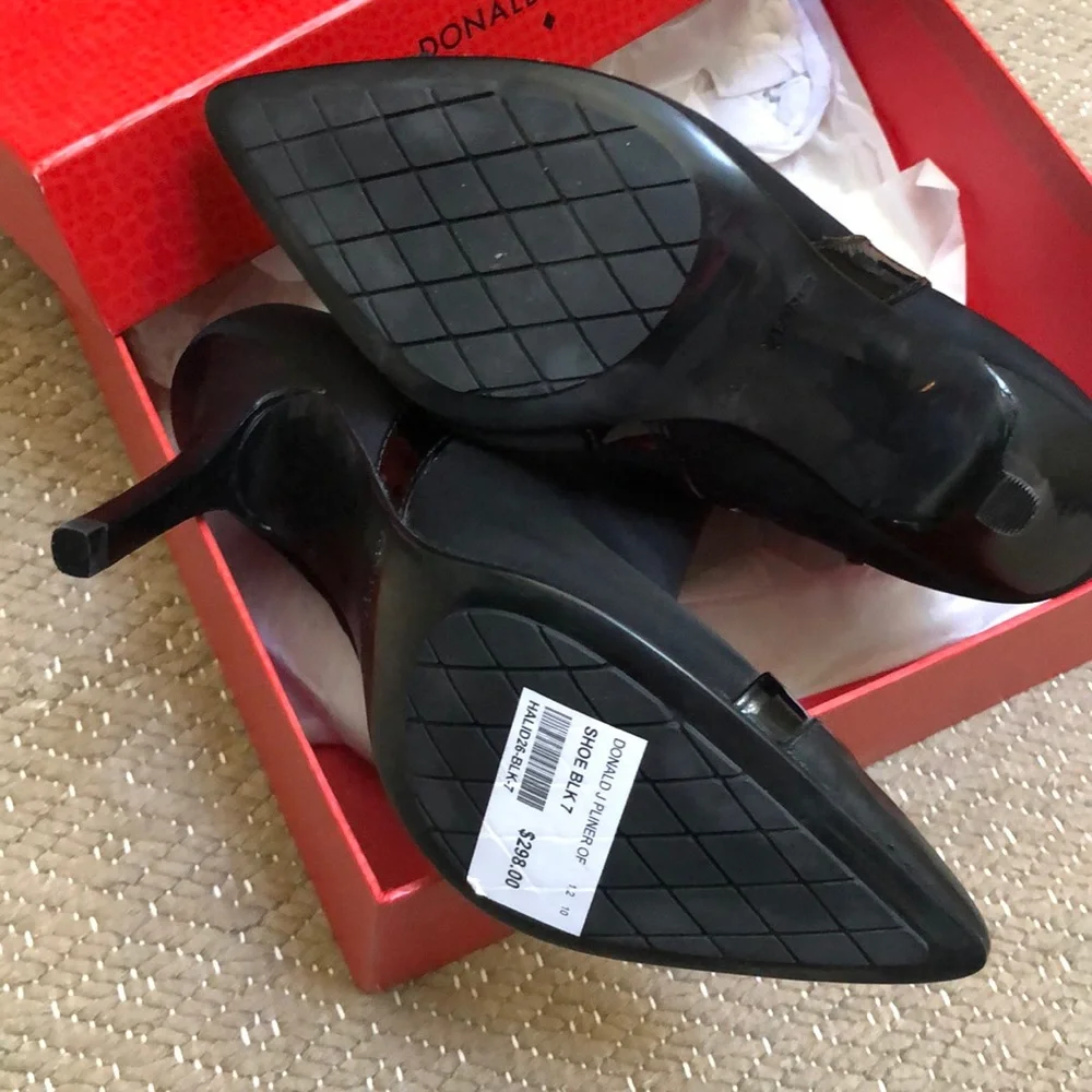 NEW❤️ Donald J Pliner Hali black crêpe ankle boot